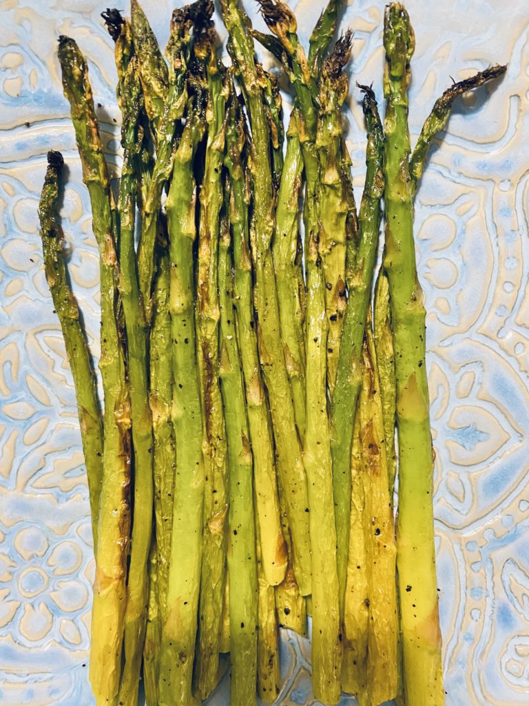 Boiled asparagus ready to be enjoyed!