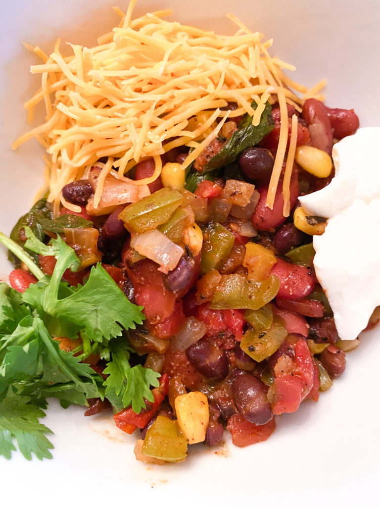 Vegetarian chili ready to serve.